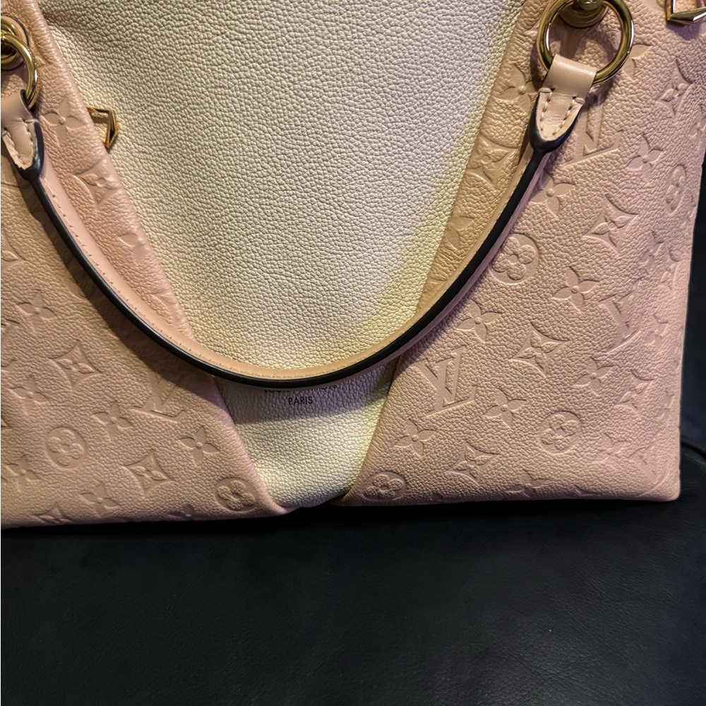 Elegant Pink&Cream Designer Handbag
Very limited use and very clean
Tourterelle - Picture 12 of 13